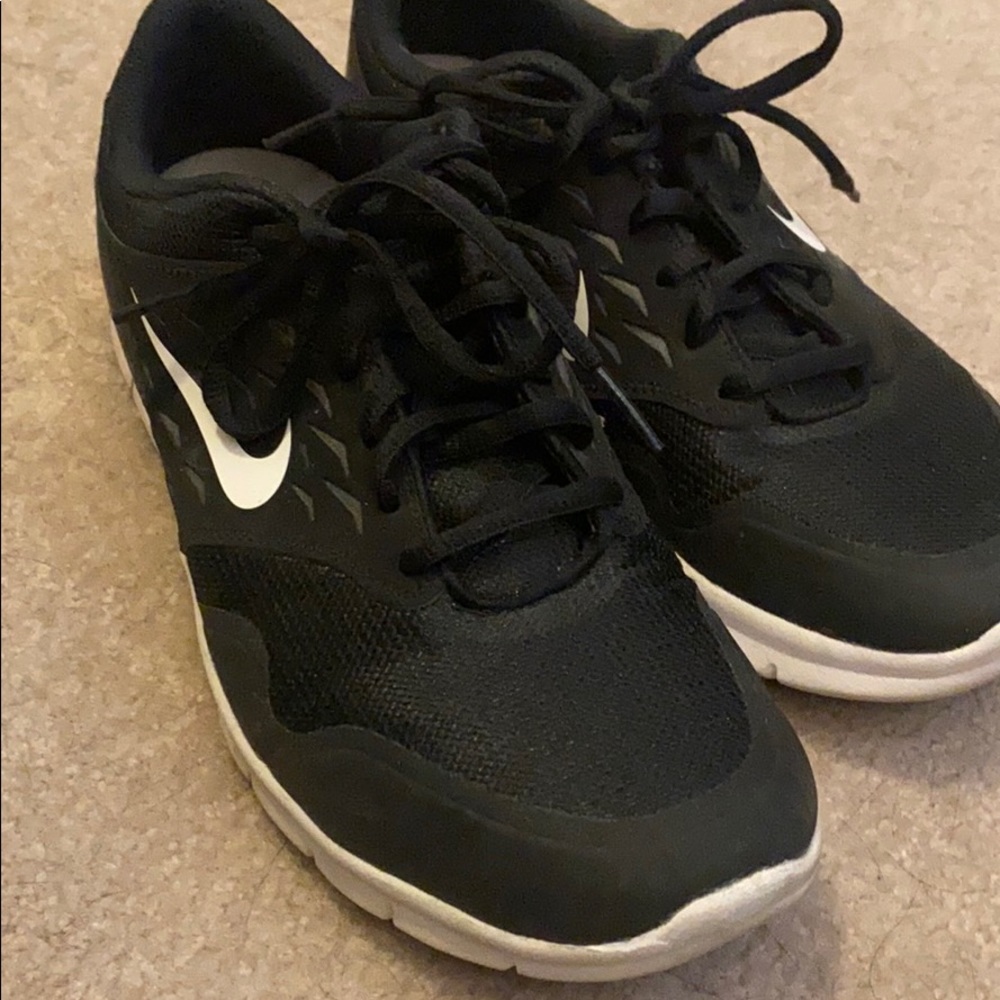 Nike tennis shoes